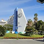 Apto Junto La Playa El Cristo Cerca De Puerto דירה