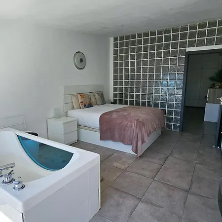 Apto Junto La Playa El Cristo Cerca De Puerto