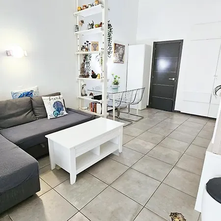 Junto A La Playa Del Cristo,cerca Del Puerto Apartamento