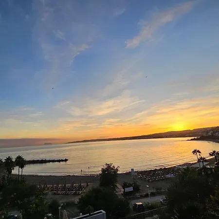 Junto A La Playa Del Cristo,cerca Del Puerto Apartamento